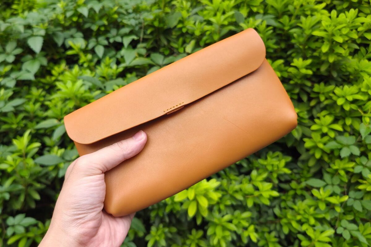 本革スマホポーチ